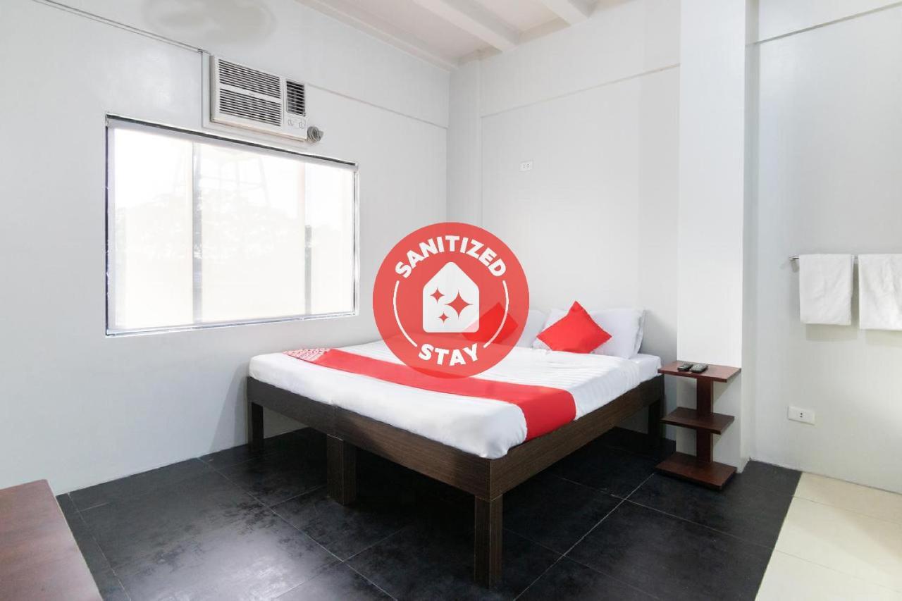 โอโย 136 รีกัล เรสซิเดนซ์ Hotel เกซอนซิตี้ ภายนอก รูปภาพ