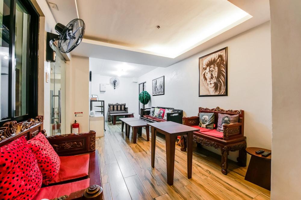 โอโย 136 รีกัล เรสซิเดนซ์ Hotel เกซอนซิตี้ ภายนอก รูปภาพ