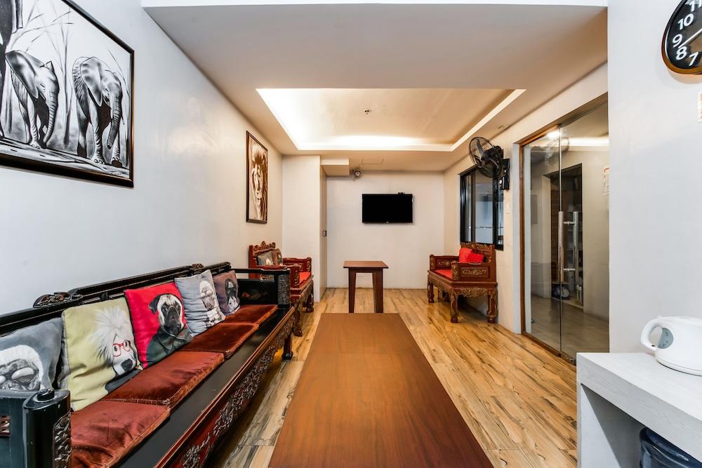 โอโย 136 รีกัล เรสซิเดนซ์ Hotel เกซอนซิตี้ ภายนอก รูปภาพ