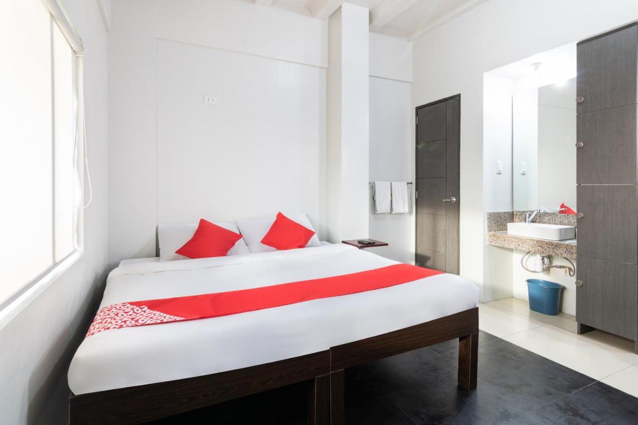 โอโย 136 รีกัล เรสซิเดนซ์ Hotel เกซอนซิตี้ ภายนอก รูปภาพ